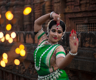 This dance festival is held against the magnificent backdrop of colourfully lit temples and showcases the richness of Indian Classical dances like Kathak, Bharatanatyam, Kuchipudi and many more. This colourful and exuberant festival is held in February every year.